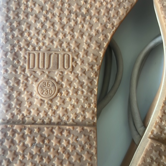 Dusto Sandals, with Pearl and Gold Tone Features, SZ 36 - Picture 6 of 10